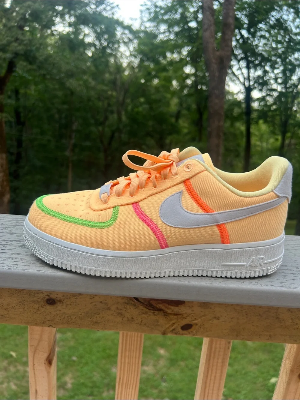 Nike WMNS AIR FORCE 1 '07 LOW LX 'STITCHED CANVAS - MELON TINT size 9
